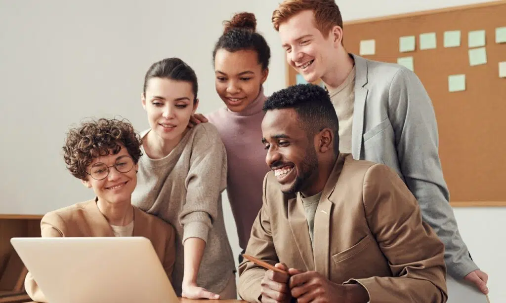 autoestima no trabalho - Autoestima no trabalho: o que é e como desenvolver! + como promover com a equipe como promover a autoestima no trabalho